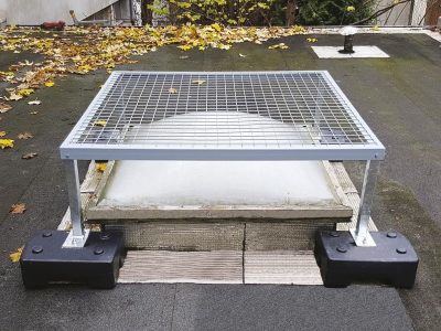 Grille de protection antichute pour translucides et lanterneaux sur toiture